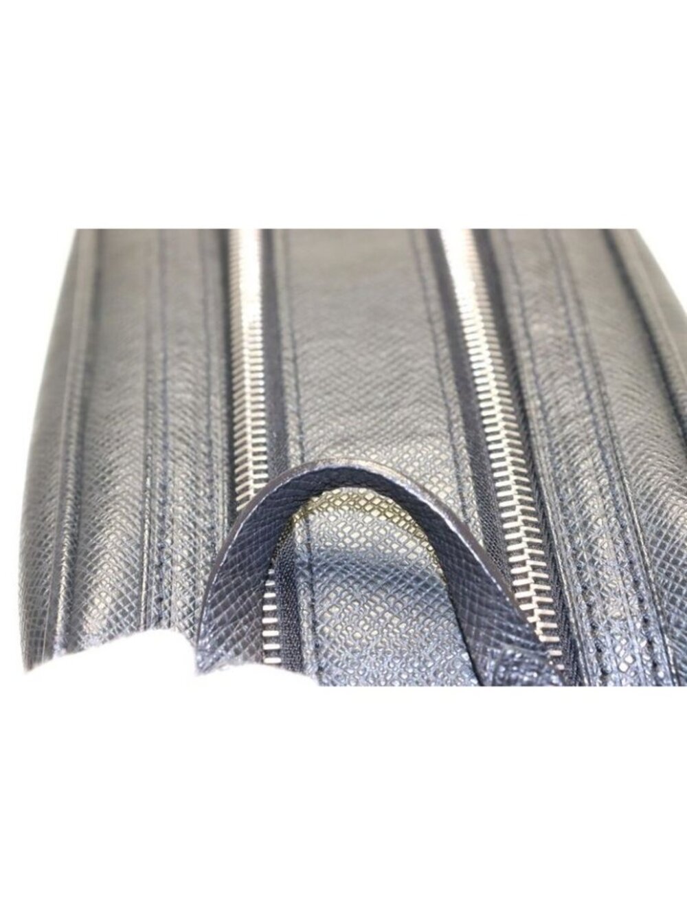 ★SOLD★ Louis Vuitton Taiga Trousse Yvan Leather Second Bag - Picture 8 of 8